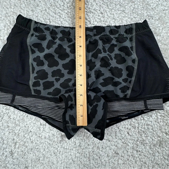 Lululemon Meshed up Short. Cheetah Leopard Print. Lined. Running Workout. 8 - Picture 11 of 14